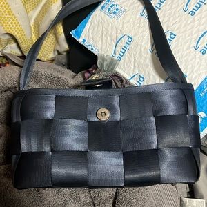 Harvey seatbelt navy blue bag